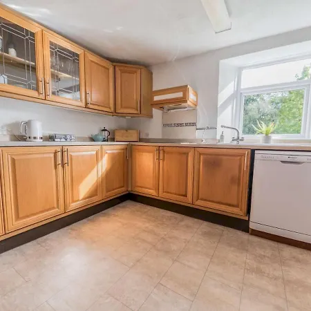 Pass The Keys Traditional Lakeland House With Beautiful Gardens Holiday home *
