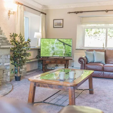Pass The Keys Traditional Lakeland House With Beautiful Gardens Holiday home Ulverston