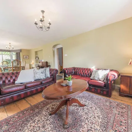 Pass The Keys Traditional Lakeland House With Beautiful Gardens