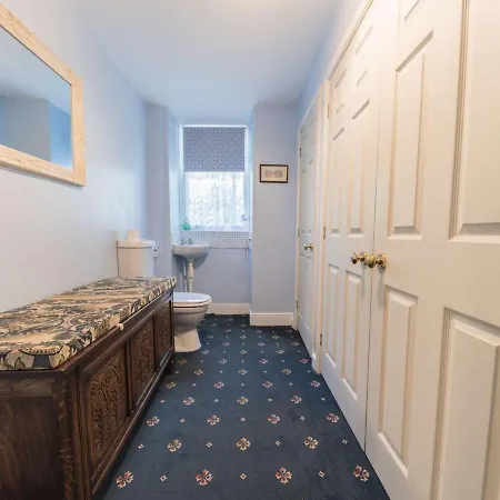 Pass The Keys Traditional Lakeland House With Beautiful Gardens