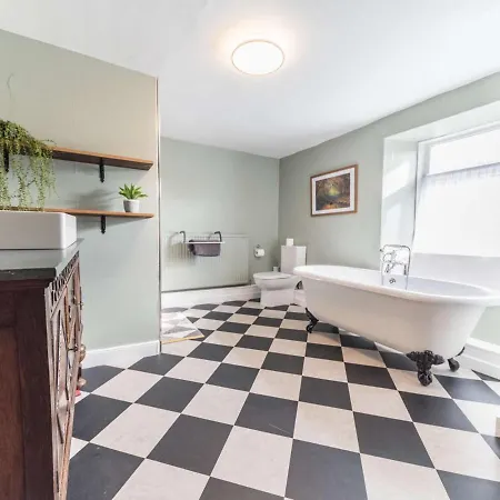 Holiday home Pass The Keys Traditional Lakeland House With Beautiful Gardens