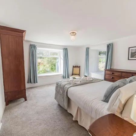 Dom wakacyjny Pass The Keys Traditional Lakeland House With Beautiful Gardens Ulverston