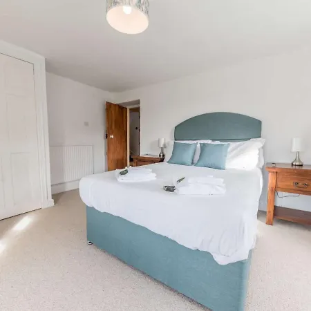 Pass The Keys Traditional Lakeland House With Beautiful Gardens *