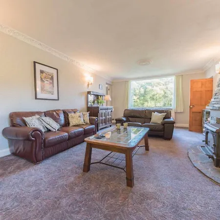 Pass The Keys Traditional Lakeland House With Beautiful Gardens