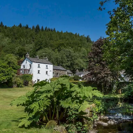 Dom wakacyjny Pass The Keys Traditional Lakeland House With Beautiful Gardens Ulverston