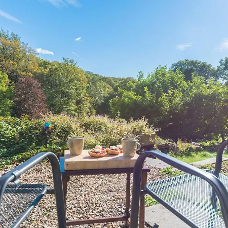 Dom wakacyjny Pass The Keys Traditional Lakeland House With Beautiful Gardens Ulverston