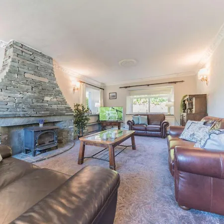 Dom wakacyjny Pass The Keys Traditional Lakeland House With Beautiful Gardens Ulverston