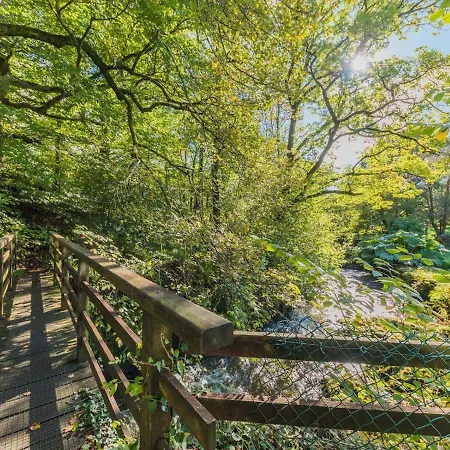 Dom wakacyjny Pass The Keys Traditional Lakeland House With Beautiful Gardens *