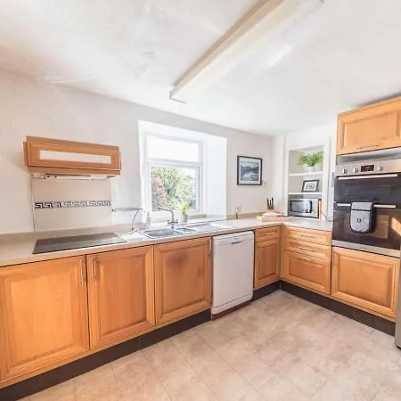 Pass The Keys Traditional Lakeland House With Beautiful Gardens *